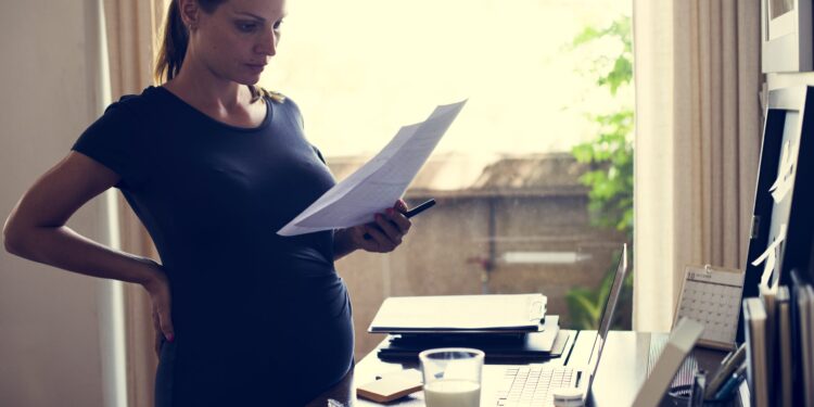 O que é e como funciona o Auxílio Maternidade?