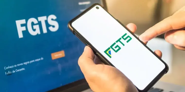 Aplicativo FGTS - Créditos: Antonio Salaverry / Shutterstock