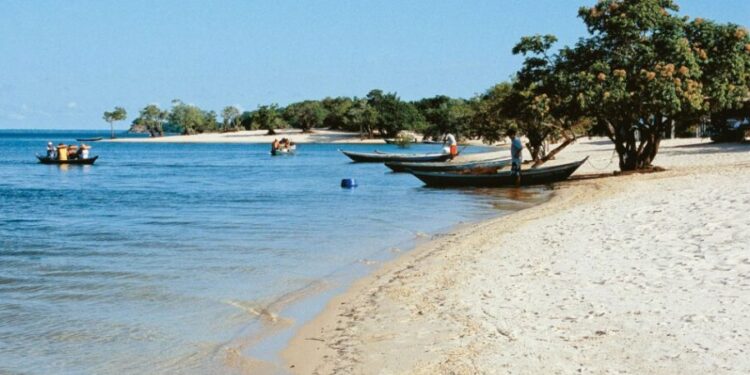 Praia na Amazônia - Créditos: Werner Zotz / Embratur